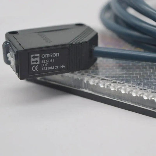 Omron- Photoelectric Sensor Retro-reflective with MSR function E3Z-R61 E3Z-R81 optional - electrical center b2c